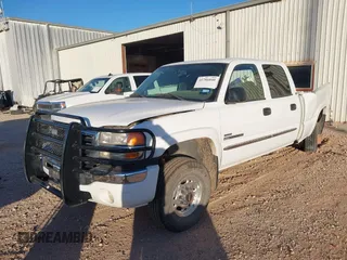 2006 GMC Sierra 2500HD Classic SLT with VIN 1GTHC23D46F178472, listed as a IAAI auction lot 41786040 with 206,968 mi miles. Bid and sale history available at carsss.com. Image 2.