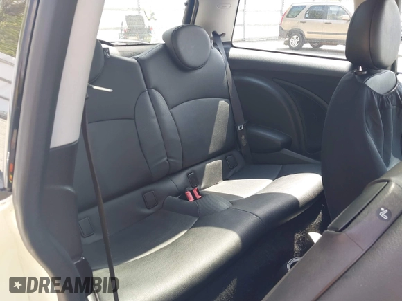 2007 MINI Hardtop S with VIN WMWMF73567TT84033, listed as a IAAI auction lot 42189573 with 75,177 mi miles and . Bid and sale history available at DreamBid. Image 8.