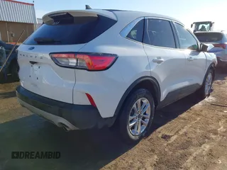 2022 Ford Escape SE z VIN 1FMCU0G64NUB64536, wystawiony jako IAAI lot #41834238 z przebiegiem 31 686 mil mil oraz . Historia ofert i sprzedaży dostępna na DreamBid. Obrazek 4.