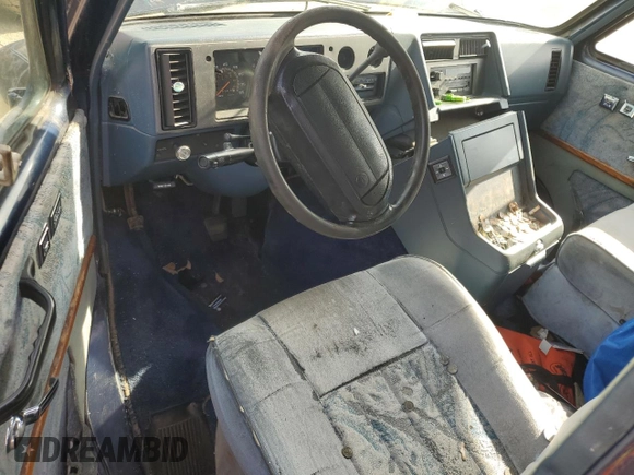 1995 Chevrolet Chevy Van z VIN 1GBEG25K1SF242663, wystawiony jako Copart lot #56105615 z przebiegiem 140 366 mil mil oraz Czysty tytuł • Clean title. Historia ofert i sprzedaży dostępna na DreamBid. Obrazek 8.