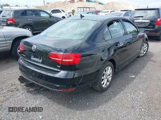 2015 Volkswagen Jetta SE with VIN 3VWD17AJ4FM238189, listed as a IAAI auction lot 42631257 with 92,561 mi miles and . Bid and sale history available at DreamBid. Image 4.
