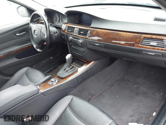 2011 BMW 3 Series 328i xDrive z VIN WBAPK5G56BNN30421, wystawiony jako IAAI lot #42536633 z przebiegiem Nie podano mil oraz . Historia ofert i sprzedaży dostępna na DreamBid. Obrazek 5.