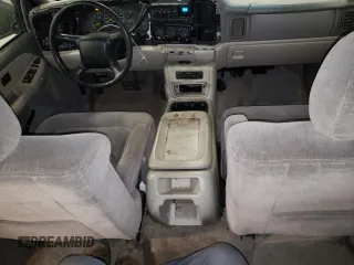 2000 Chevrolet Suburban with VIN 1GNFK16T9YJ169393, listed as a Copart auction lot 84970004 with 304,002 mi miles and Salvage Title. Bid and sale history available at carsss.com. Image 8.