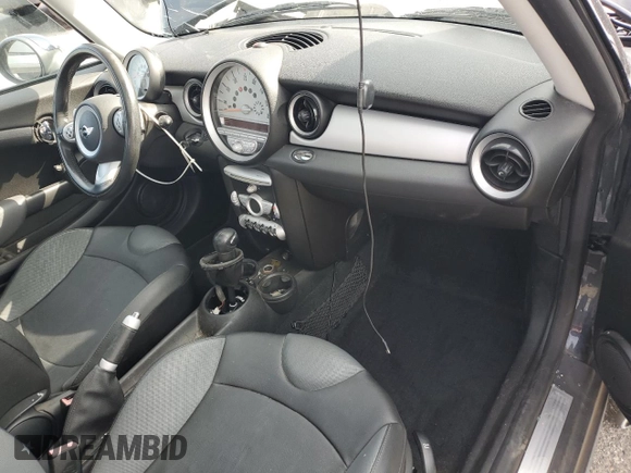 2007 MINI Hardtop z VIN WMWMF33537TT54433, wystawiony jako Copart lot #58813415 z przebiegiem 111 250 mil mil oraz Szkoda całkowita • Salvage title. Historia ofert i sprzedaży dostępna na DreamBid. Obrazek 8.