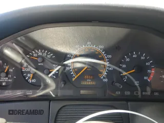 1992 Mercedes-Benz S 320 z VIN WDBGA32E5NA018970, wystawiony jako Copart lot #62782204 z przebiegiem 135 854 mil mil oraz Czysty tytuł • Clean title. Historia ofert i sprzedaży dostępna na DreamBid. Obrazek 9.