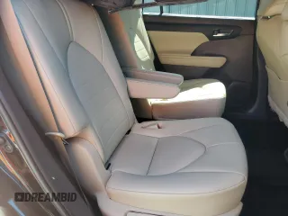 2021 Toyota Highlander XLE with VIN 5TDGZRAH4MS080595, listed as a Copart auction lot 61874615 with 56,315 mi miles and Salvage title. Bid and sale history available at DreamBid. Image 11.
