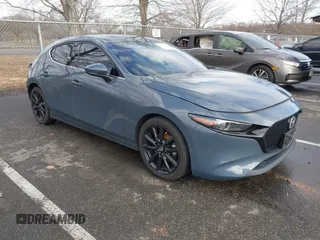 2020 Mazda 3 Premium z VIN JM1BPBNM9L1174949, wystawiony jako IAAI lot #41728868 z przebiegiem 68 968 mil mil oraz . Historia ofert i sprzedaży dostępna na DreamBid. Obrazek 1.