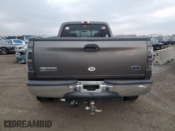 2006 Ford Super Duty F-250 XL with VIN 1FTSW20P16EB79211, listed as a Copart auction lot 82824904 with 206,286 mi miles and Clean Title. Bid and sale history available at carsss.com. Image 6.
