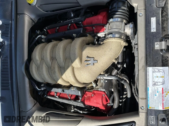 2006 Maserati GranSport z VIN ZAMEB18A660026402, wystawiony jako Copart lot #55486035 z przebiegiem 56 515 mil mil oraz Tytuł czysty. Historia ofert i sprzedaży dostępna na DreamBid. Obrazek 7.