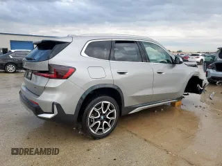 2024 BMW X1 xDrive28i с VIN WBX73EF07R5Z37604, выставлен на аукционе Copart как лот 55157395 с пробегом 9 531 миль миль и Списание • Salvage title. История ставок и продаж доступна на DreamBid. Изображение 3.