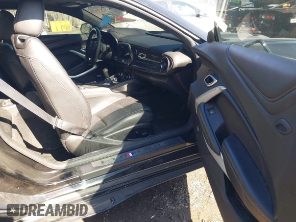 2018 Chevrolet Camaro 2SS z VIN 1G1FG1R77J0170121, wystawiony jako IAAI lot #41757301 z przebiegiem 39 795 mil mil oraz . Historia ofert i sprzedaży dostępna na DreamBid. Obrazek 5.