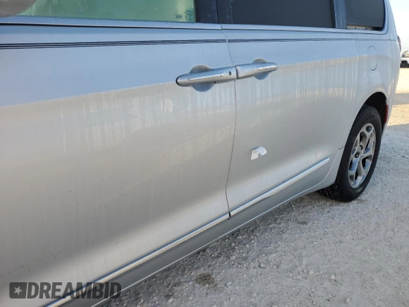 2022 Chrysler Pacifica Limited with VIN 2C4RC3GG4NR175206, listed as a Copart auction lot 77249974 with Not provided miles and Salvage title. Bid and sale history available at DreamBid. Image 13.