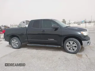 2013 Toyota Tundra z VIN 5TFRM5F19DX063197, wystawiony jako IAAI lot #41799886 z przebiegiem 351 859 mil mil oraz . Historia ofert i sprzedaży dostępna na DreamBid. Obrazek 13.