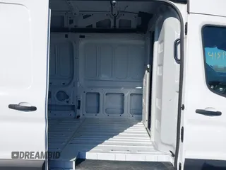 2023 Ford Transit Cargo z VIN 1FTBR3U80PKA07268, wystawiony jako IAAI lot #41815648 z przebiegiem 72 711 mil mil oraz . Historia ofert i sprzedaży dostępna na DreamBid. Obrazek 8.