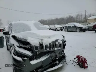 2019 Jeep Cherokee Latitude Plus with VIN 1C4PJLLX0KD403851, listed as a Copart auction lot 84743624 with Not provided miles and Salvage title. Bid and sale history available at DreamBid. Image 11.