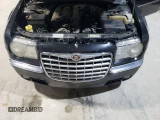 2008 Chrysler 300 z VIN 2C3LK33G58H203852, wystawiony jako Copart lot #86812404 z przebiegiem 213 031 mil mil oraz Szkoda całkowita • Salvage title. Historia ofert i sprzedaży dostępna na DreamBid. Obrazek 11.