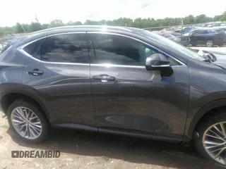 2025 Lexus NX 350h Premium z VIN 2T2GKCEZ2SC032602, wystawiony jako IAAI lot #42249293 z przebiegiem 14 346 mil mil oraz . Historia ofert i sprzedaży dostępna na DreamBid. Obrazek 13.