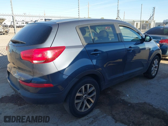 2016 Kia Sportage LX with VIN KNDPB3AC5G7868063, listed as a IAAI auction lot 42071089 with Not Provided miles. Bid and sale history available at carsss.com. Image 4.