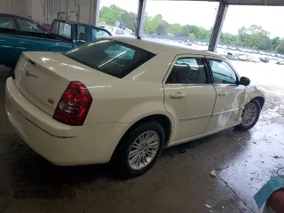 2008 Chrysler 300 Touring z VIN 2C3KA53GX8H189070, wystawiony jako Copart lot #56155735 z przebiegiem 120 845 mil mil oraz Szkoda całkowita • Salvage title. Historia ofert i sprzedaży dostępna na DreamBid. Obrazek 3.