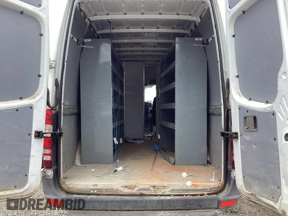 2011 Freightliner Sprinter z VIN WDYPE8CCXB5549350, wystawiony jako IAAI lot #42355579 z przebiegiem Nie podano mil oraz . Historia ofert i sprzedaży dostępna na DreamBid. Obrazek 1.