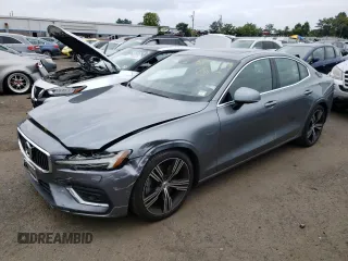 2019 Volvo S60 Inscription with VIN 7JRA22TLXKG005024, listed as a Copart auction lot 58015943 with 32,872 mi miles. Bid and sale history available at carsss.com. Image 1.
