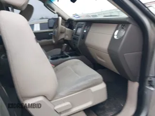 2008 Ford Expedition Max SSV z VIN 1FMFK15578LA54089, wystawiony jako IAAI lot #41457501 z przebiegiem 250 316 mil mil oraz . Historia ofert i sprzedaży dostępna na DreamBid. Obrazek 5.