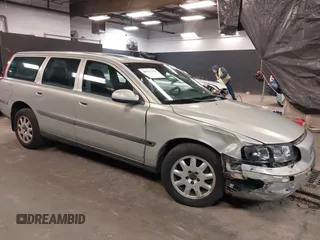 2001 Volvo V70 с VIN YV1SW61R611109527, выставлен на аукционе IAAI как лот 40925226 с пробегом 126 004 миль миль и . История ставок и продаж доступна на DreamBid. Изображение 6.