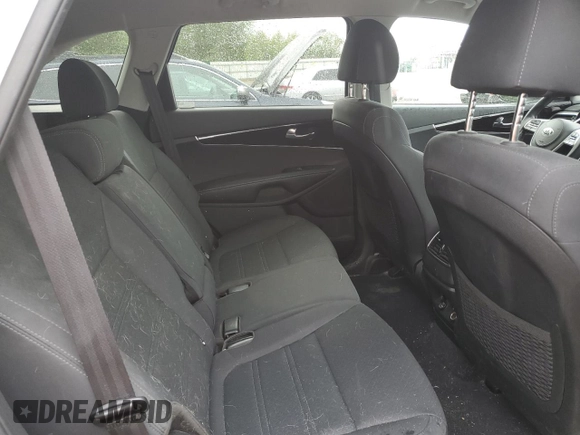 2020 Kia Sorento LX z VIN 5XYPG4A36LG698588, wystawiony jako Copart lot #57240045 z przebiegiem 75 298 mil mil oraz Szkoda całkowita • Salvage title. Historia ofert i sprzedaży dostępna na DreamBid. Obrazek 11.