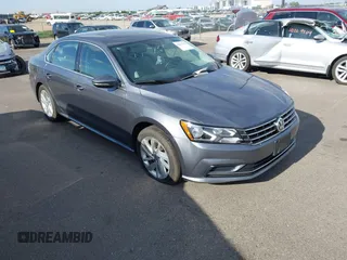 2018 Volkswagen Passat SE z VIN 1VWBA7A36JC040815, wystawiony jako IAAI lot #42277535 z przebiegiem 44 272 mil mil oraz . Historia ofert i sprzedaży dostępna na DreamBid. Obrazek 1.
