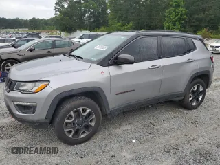 2018 Jeep Compass Trailhawk z VIN 3C4NJDDB4JT451409, wystawiony jako Copart lot #58769305 z przebiegiem 135 562 mil mil oraz Czysty tytuł • Clean title. Historia ofert i sprzedaży dostępna na DreamBid. Obrazek 1.