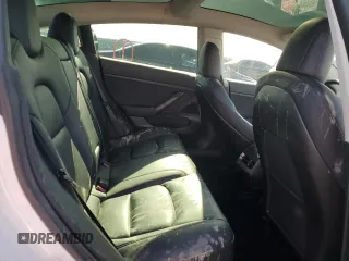 2020 Tesla Model 3 Standard Range Plus z VIN 5YJ3E1EA9LF718478, wystawiony jako Copart lot #52707145 z przebiegiem 111 068 mil mil oraz Szkoda całkowita • Salvage title. Historia ofert i sprzedaży dostępna na DreamBid. Obrazek 10.