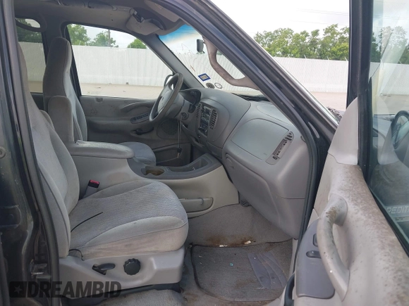 1998 Ford Expedition XLT z VIN 1FMRU17L0WLB19722, wystawiony jako IAAI lot #42477187 z przebiegiem 205 236 mil mil oraz . Historia ofert i sprzedaży dostępna na DreamBid. Obrazek 5.