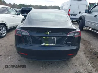 2018 Tesla Model 3 Long Range Battery z VIN 5YJ3E1EB3JF127410, wystawiony jako IAAI lot #41994858 z przebiegiem 100 494 mil mil oraz . Historia ofert i sprzedaży dostępna na DreamBid. Obrazek 16.