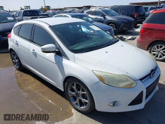 2013 Ford Focus SE with VIN 1FADP3K29DL157601, listed as a IAAI auction lot 41710924 with 177,729 mi miles. Bid and sale history available at carsss.com. Image 1.