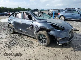 2024 Tesla Model Y Long Range z VIN 7SAYGDEEXRA324517, wystawiony jako Copart lot #55274615 z przebiegiem Nie podano mil oraz Szkoda całkowita • Salvage title. Historia ofert i sprzedaży dostępna na DreamBid. Obrazek 4.