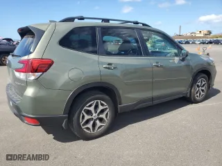2021 Subaru Forester Premium with VIN JF2SKAJCXMH480462, listed as a Copart auction lot 88809135 with 26,212 mi miles and Salvage Title. Bid and sale history available at carsss.com. Image 3.
