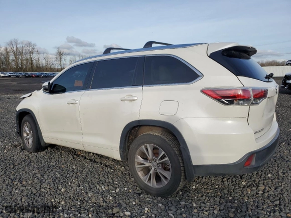 2014 Toyota Highlander XLE with VIN 5TDJKRFH2ES058289, listed as a Copart auction lot 46473015 with 105,169 mi miles and Salvage Title. Bid and sale history available at carsss.com. Image 2.
