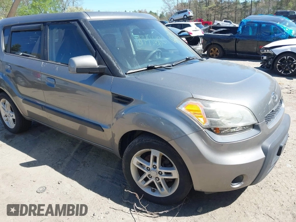 2010 Kia Soul + with VIN KNDJT2A20A7163134, listed as a IAAI auction lot 42164478 with 207,790 mi miles. Bid and sale history available at carsss.com. Image 1.