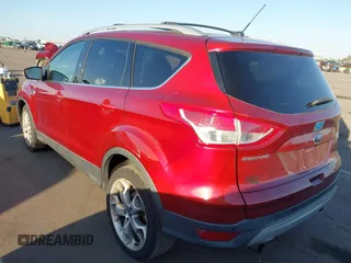 2013 Ford Escape Titanium with VIN 1FMCU0J96DUA57425, listed as a IAAI auction lot 40458653 with 121,929 mi miles. Bid and sale history available at carsss.com. Image 3.