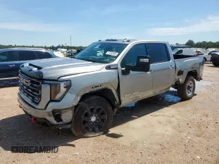 2024 GMC Sierra 2500HD AT4 z VIN 1GT49PEY8RF258419, wystawiony jako Copart lot #57282945 z przebiegiem 29 009 mil mil oraz Nie do naprawy • Non repairable. Historia ofert i sprzedaży dostępna na DreamBid. Obrazek 1.