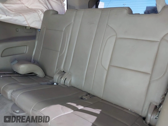2015 Chevrolet Suburban LT z VIN 1GNSCJKC1FR608117, wystawiony jako IAAI lot #41641560 z przebiegiem 163 770 mil mil oraz . Historia ofert i sprzedaży dostępna na DreamBid. Obrazek 18.