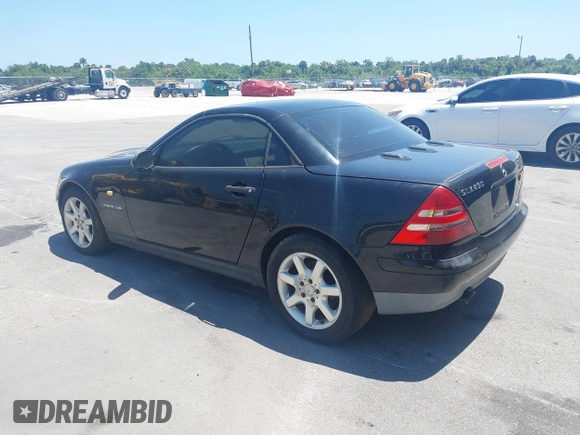 1998 Mercedes-Benz SLK 230/320 z VIN WDBKK47F1WF022419, wystawiony jako IAAI lot #42305098 z przebiegiem Nie podano mil oraz . Historia ofert i sprzedaży dostępna na DreamBid. Obrazek 3.