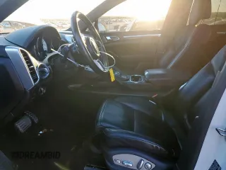 2017 Porsche Cayenne GTS z VIN WP1AD2A23HLA81234, wystawiony jako Copart lot #49897205 z przebiegiem 75 835 mil mil oraz Szkoda całkowita • Salvage title. Historia ofert i sprzedaży dostępna na DreamBid. Obrazek 7.