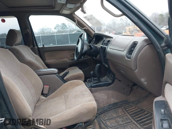 1999 Toyota 4Runner SR5 z VIN JT3HN86R4X0256990, wystawiony jako IAAI lot #41314366 z przebiegiem 362 268 mil mil oraz . Historia ofert i sprzedaży dostępna na DreamBid. Obrazek 5.