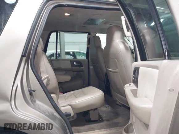 2003 Ford Expedition Special Service with VIN 1FMPU15L43LC37911, listed as a IAAI auction lot 41220050 with 221,976 mi miles. Bid and sale history available at carsss.com. Image 8.