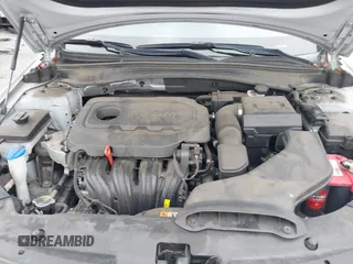2019 Kia Optima LX z VIN 5XXGT4L3XKG285486, wystawiony jako IAAI lot #41872981 z przebiegiem 101 981 mil mil oraz . Historia ofert i sprzedaży dostępna na DreamBid. Obrazek 10.
