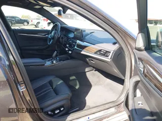 2019 BMW 5 Series M550i xDrive with VIN WBAJB9C51KB287797, listed as a IAAI auction lot 41549311 with 61,459 mi miles and . Bid and sale history available at DreamBid. Image 5.