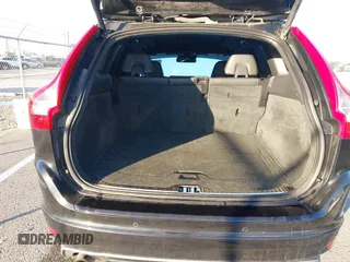 2014 Volvo XC60 R-Design Premier Plus z VIN YV4902DZ4E2537605, wystawiony jako IAAI lot #41126501 z przebiegiem 119 644 mil mil oraz . Historia ofert i sprzedaży dostępna na DreamBid. Obrazek 17.