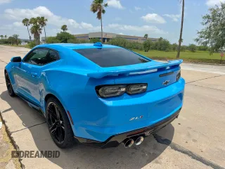 2022 Chevrolet Camaro ZL1 z VIN 1G1FK1R63N0122921, wystawiony jako Copart lot #58984575 z przebiegiem 18 742 mil mil oraz Czysty tytuł • Clean title. Historia ofert i sprzedaży dostępna na DreamBid. Obrazek 3.