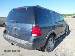 2004 Ford Expedition Special Service with VIN 1FMFU15L24LA67271, listed as a IAAI auction lot 42142445 with 136,752 mi miles. Bid and sale history available at carsss.com. Image 4.